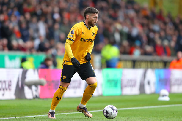 崭露头角的 崭露头角的